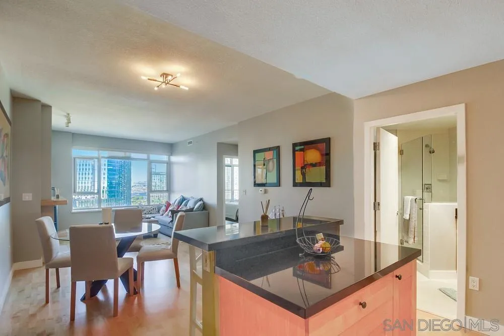 700 W Harbor Dr. #1406 San Diego, CA 92101