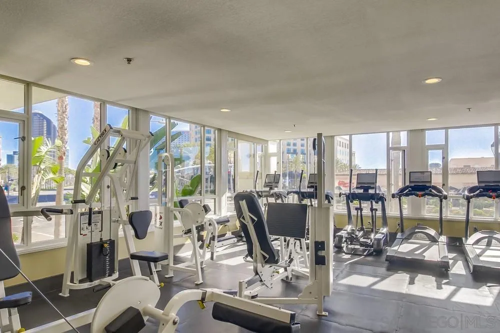 700 W Harbor Dr. #1406 San Diego, CA 92101