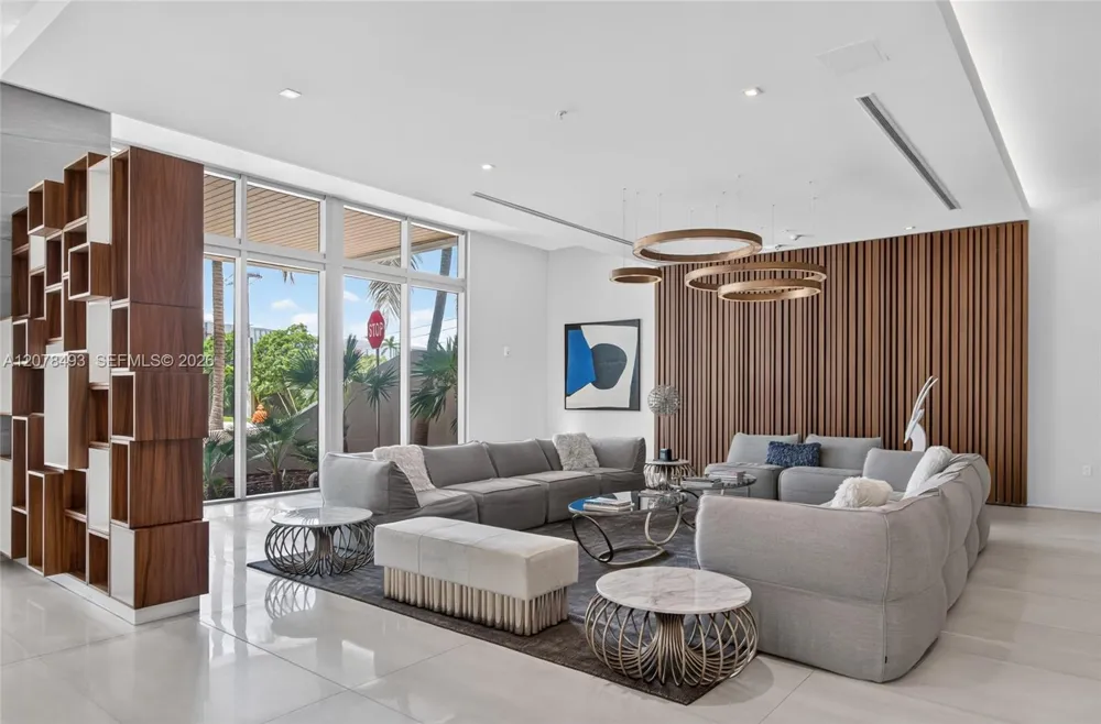 920 Intracoastal Dr #PH2 Fort Lauderdale, FL 33304