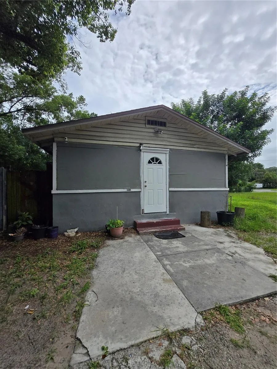 1015 W HUMPHREY STREET Tampa, FL 33604