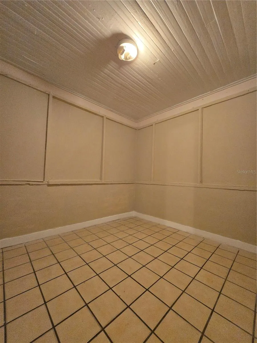 1015 W HUMPHREY STREET Tampa, FL 33604