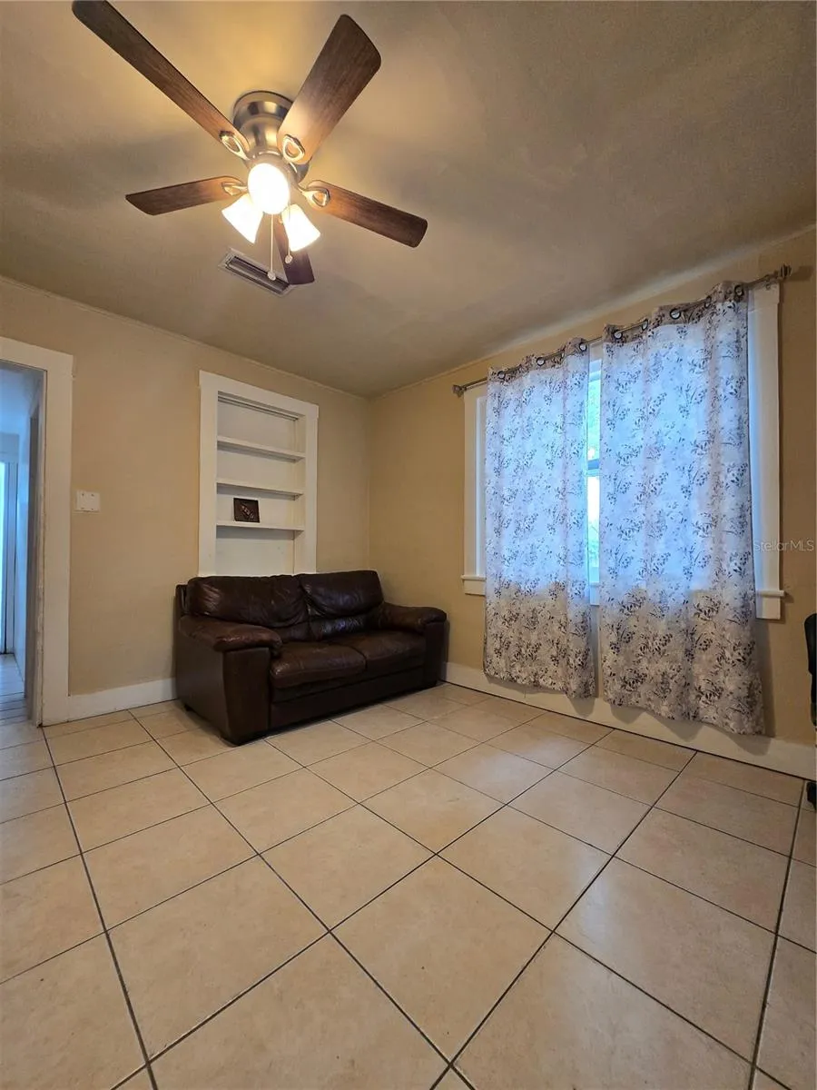 1015 W HUMPHREY STREET Tampa, FL 33604