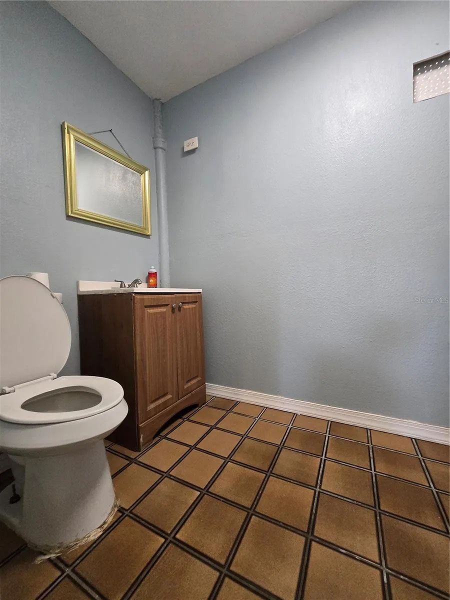 1015 W HUMPHREY STREET Tampa, FL 33604