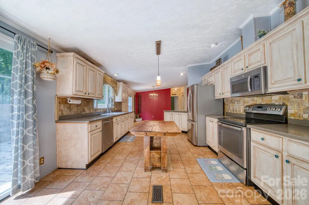 18 Henry White Lane Leicester, NC 28748