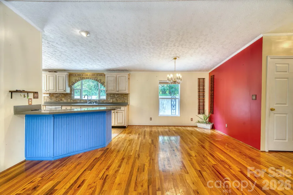 18 Henry White Lane Leicester, NC 28748