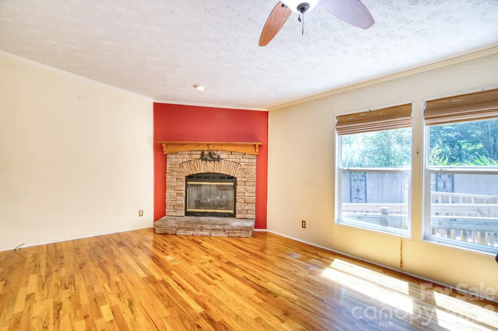 18 Henry White Lane Leicester, NC 28748