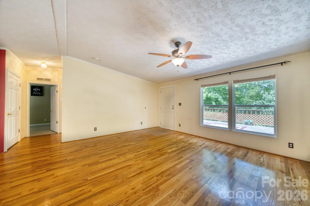 18 Henry White Lane Leicester, NC 28748