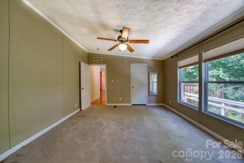 18 Henry White Lane Leicester, NC 28748