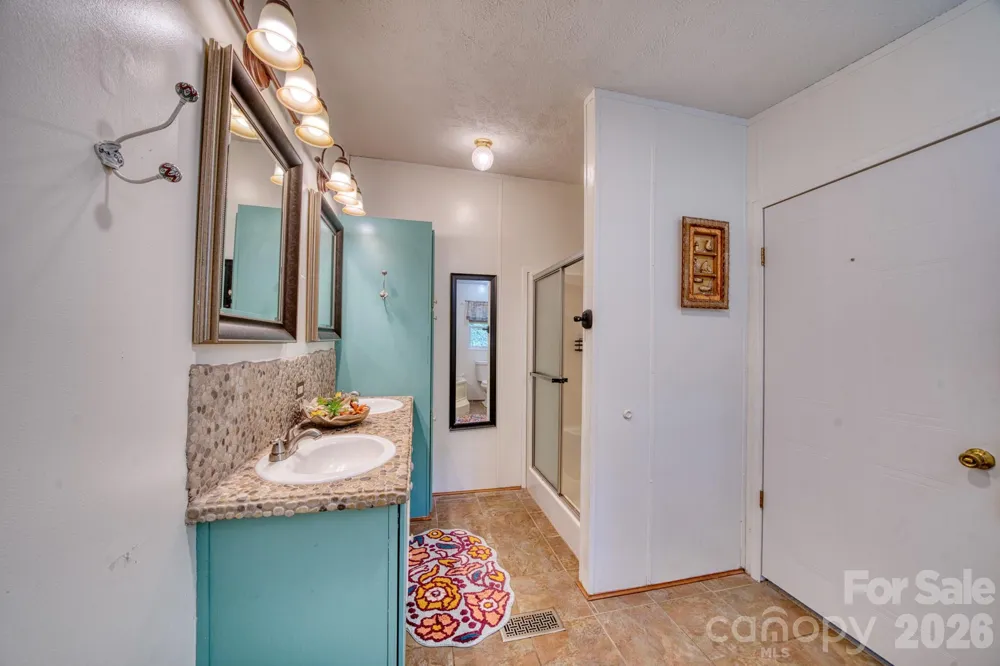 18 Henry White Lane Leicester, NC 28748