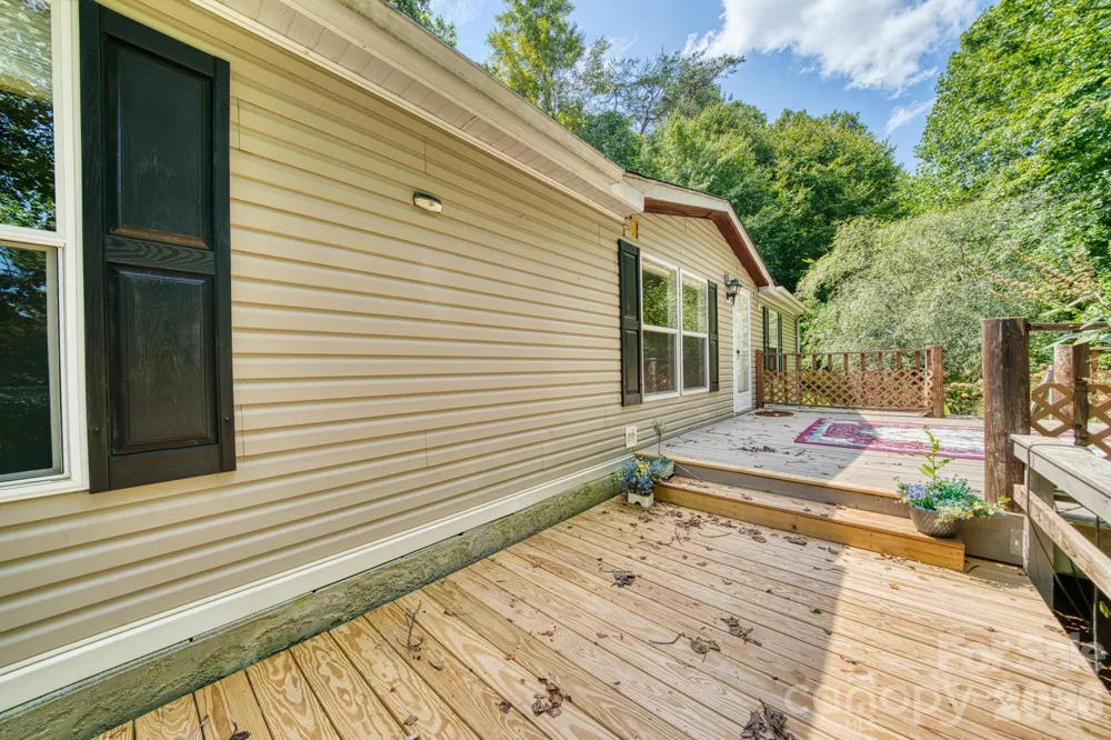 18 Henry White Lane Leicester, NC 28748