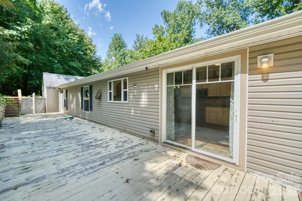 18 Henry White Lane Leicester, NC 28748