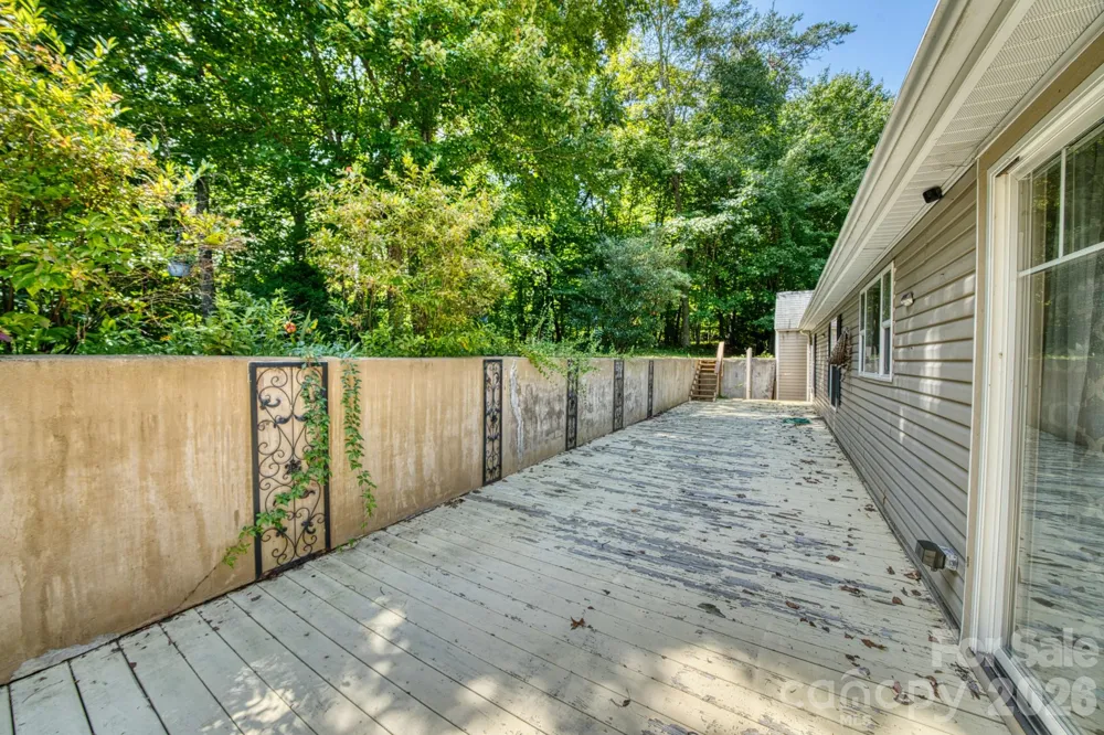18 Henry White Lane Leicester, NC 28748