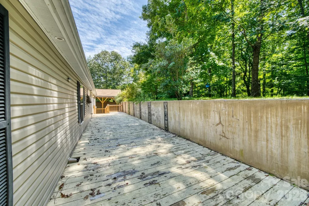 18 Henry White Lane Leicester, NC 28748