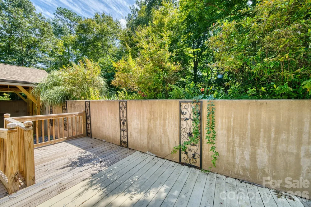 18 Henry White Lane Leicester, NC 28748