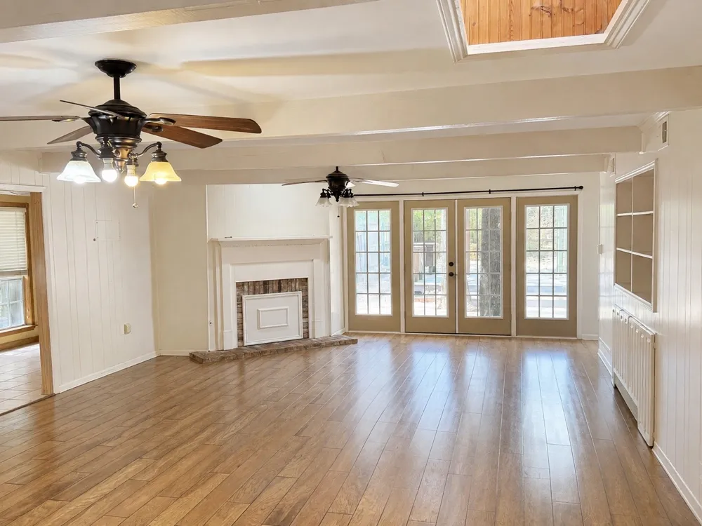 704 Dobbins Road Corsicana, TX 75110