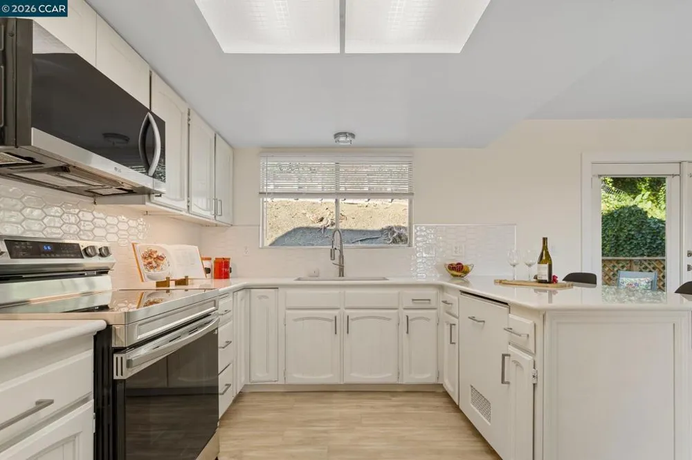 17112 Los Banos St Hayward, CA 94541