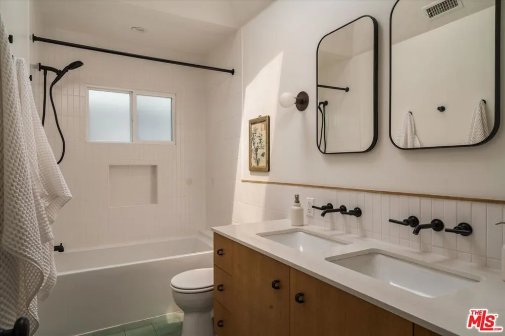 8460 Kirkwood Drive Los Angeles, CA 90046