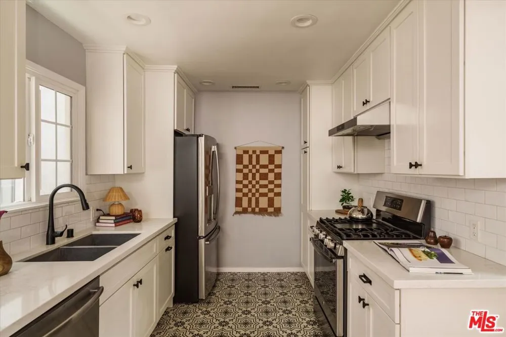 8460 Kirkwood Drive Los Angeles, CA 90046