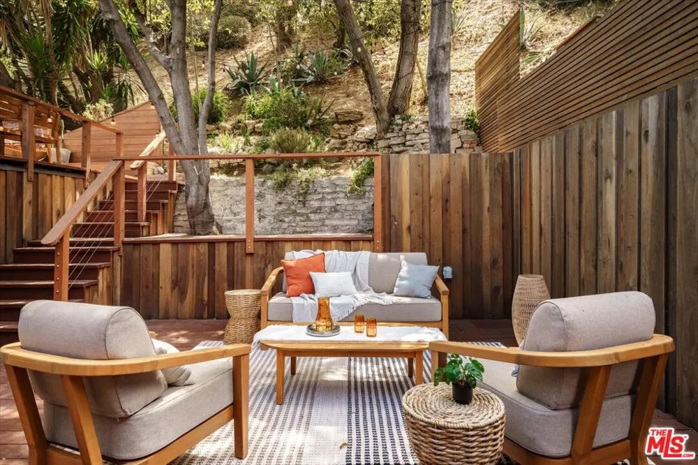 8460 Kirkwood Drive Los Angeles, CA 90046