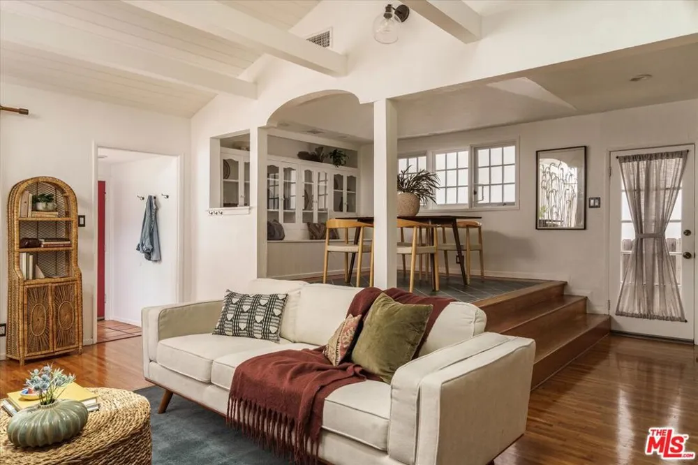 8460 Kirkwood Drive Los Angeles, CA 90046