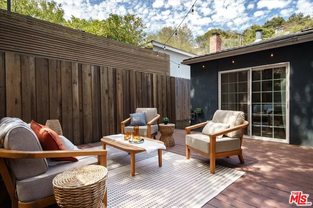 8460 Kirkwood Drive Los Angeles, CA 90046