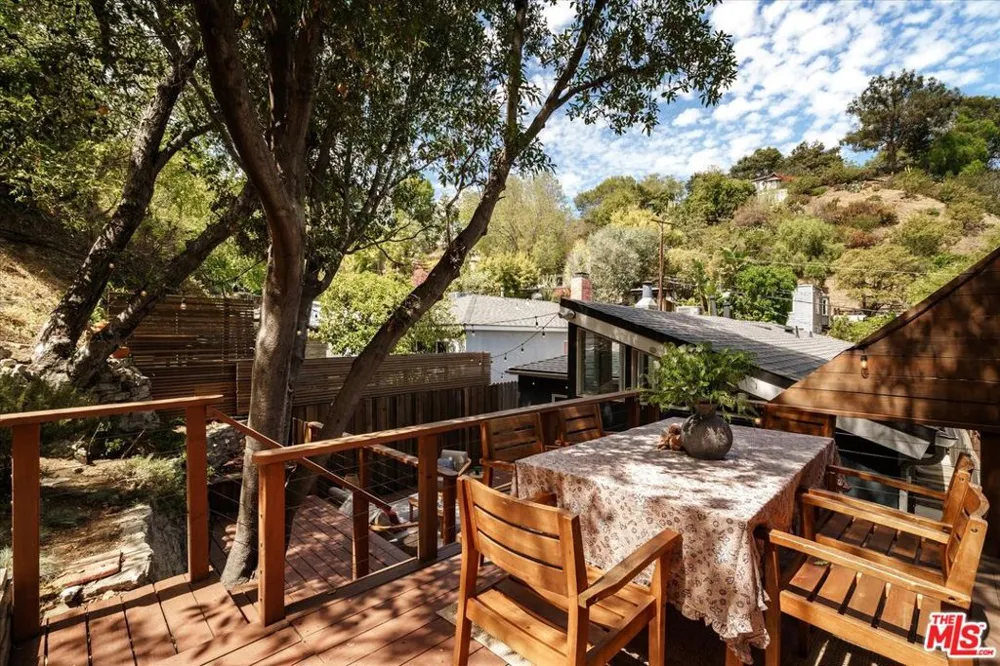 8460 Kirkwood Drive Los Angeles, CA 90046