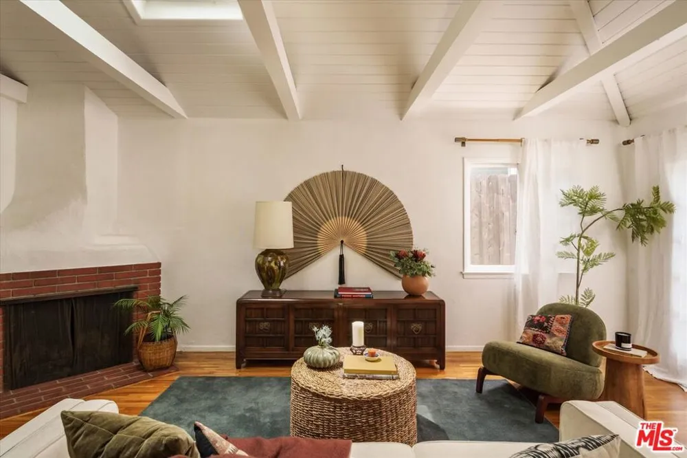 8460 Kirkwood Drive Los Angeles, CA 90046
