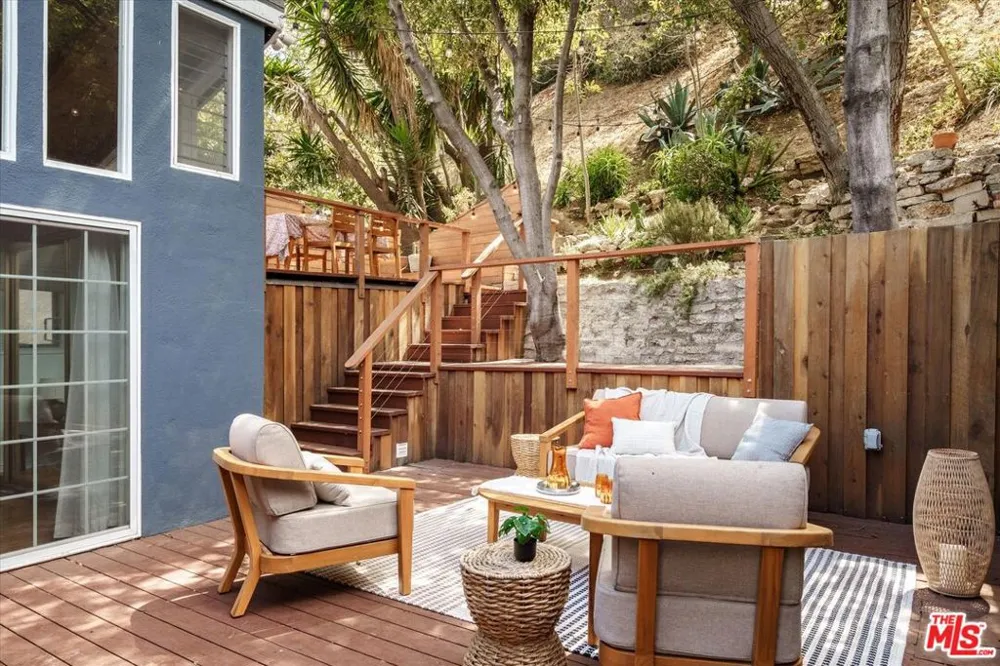 8460 Kirkwood Drive Los Angeles, CA 90046