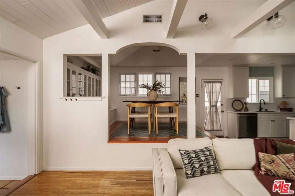 8460 Kirkwood Drive Los Angeles, CA 90046