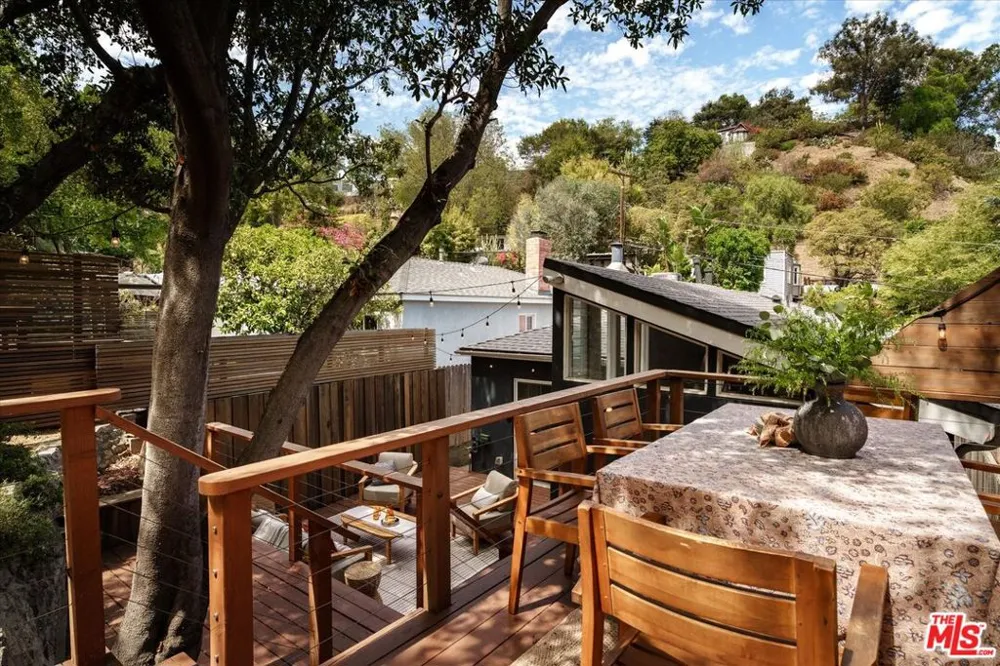 8460 Kirkwood Drive Los Angeles, CA 90046