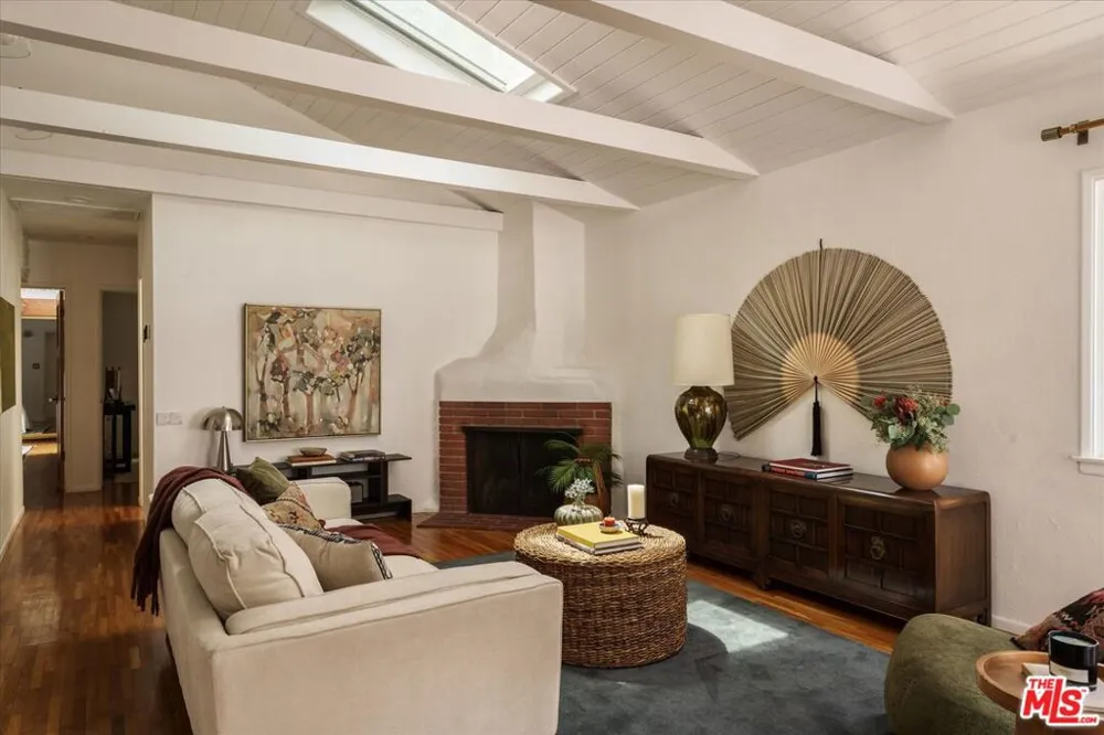 8460 Kirkwood Drive Los Angeles, CA 90046