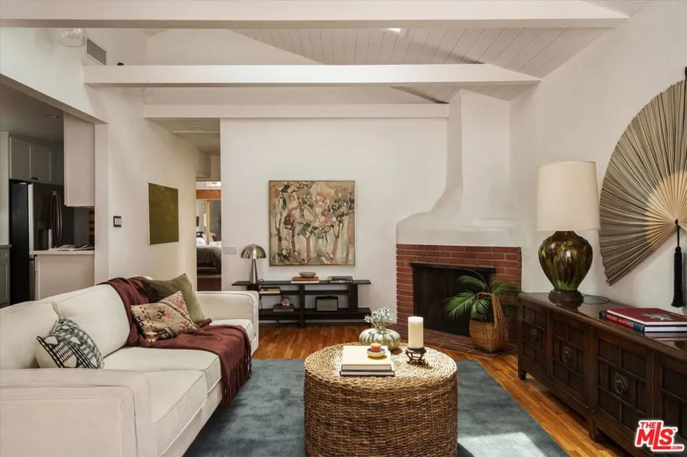 8460 Kirkwood Drive Los Angeles, CA 90046