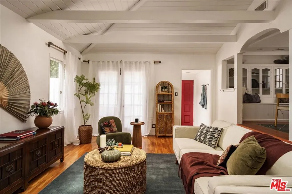 8460 Kirkwood Drive Los Angeles, CA 90046