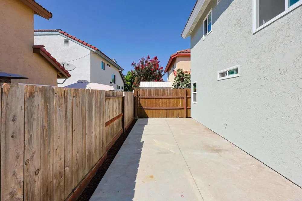 249 Blackbird Way Oceanside, CA 92057