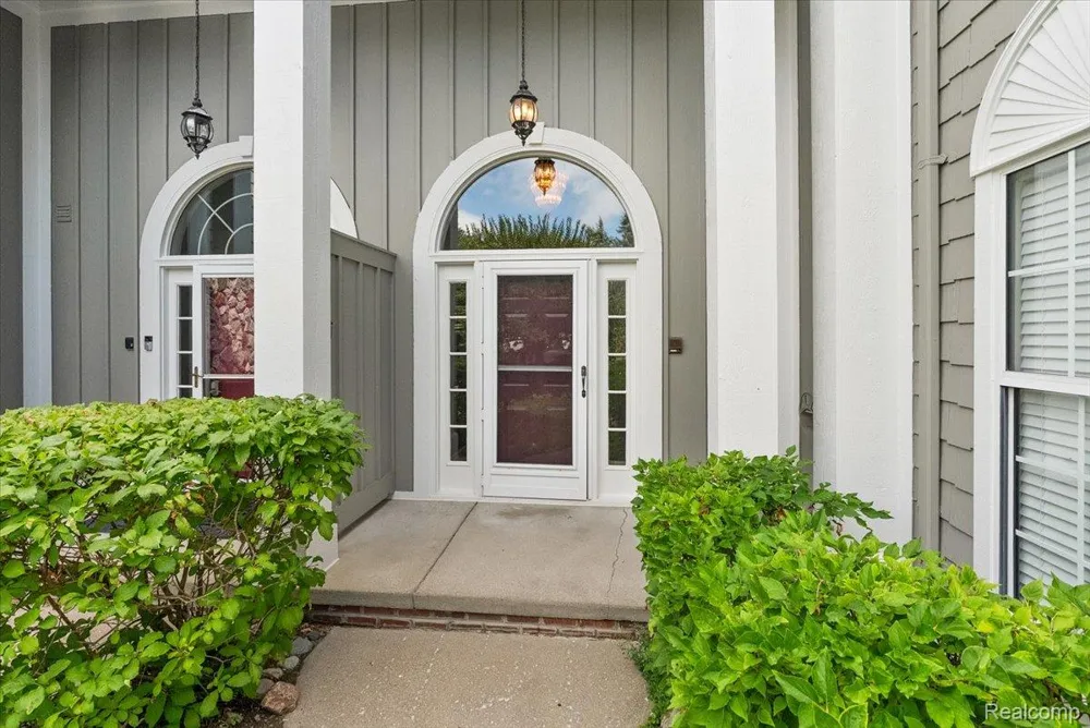 1918 Eagle Pointe Bloomfield Hills City, MI 48304
