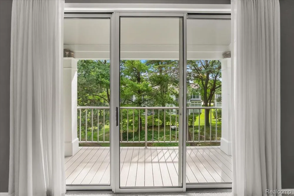 1918 Eagle Pointe Bloomfield Hills City, MI 48304