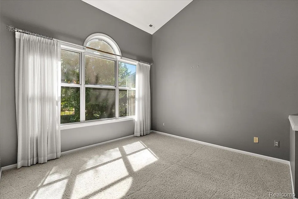 1918 Eagle Pointe Bloomfield Hills City, MI 48304