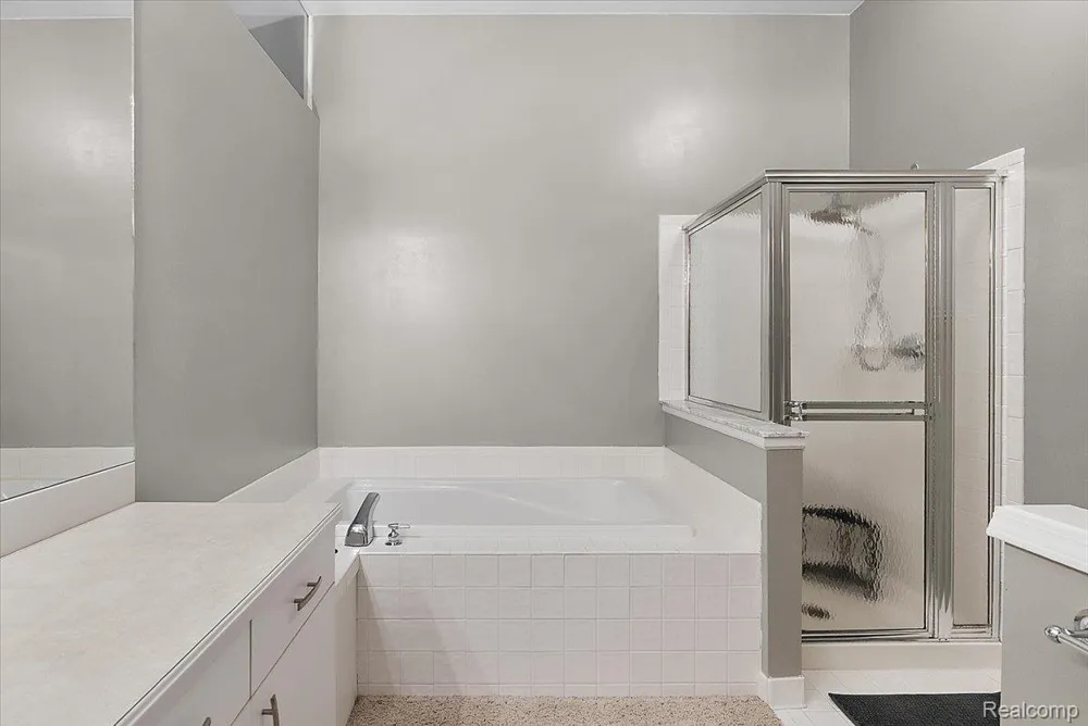 1918 Eagle Pointe Bloomfield Hills City, MI 48304