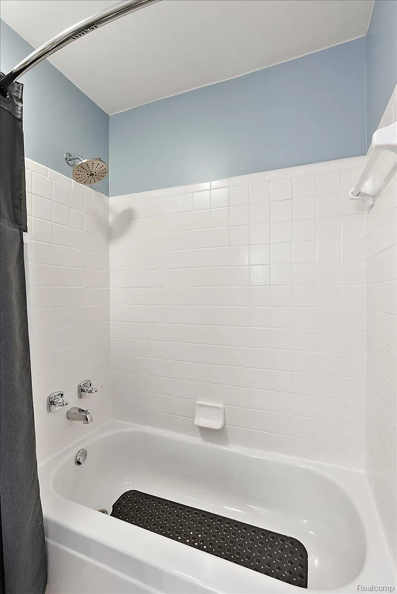 1918 Eagle Pointe Bloomfield Hills City, MI 48304
