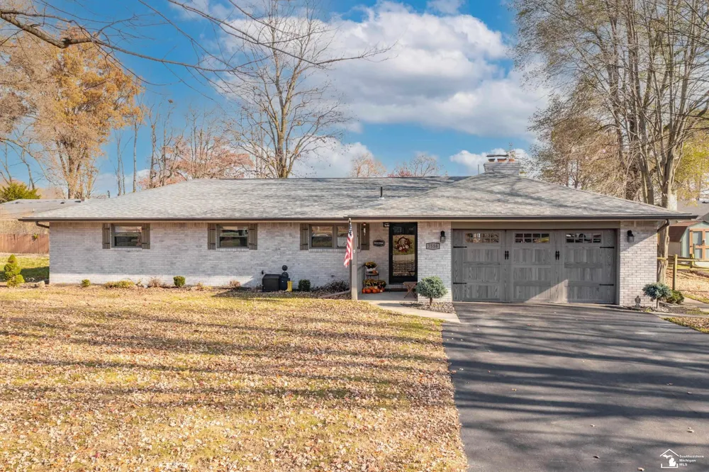 7558 Apache Trail Trail Bedford Township, MI 48182