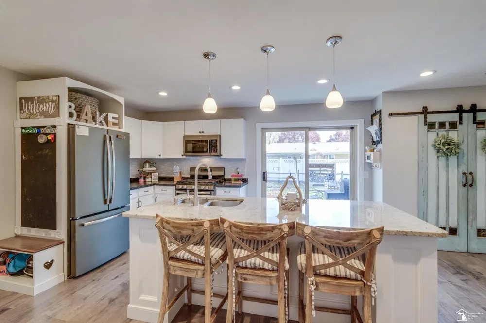 7558 Apache Trail Trail Bedford Township, MI 48182