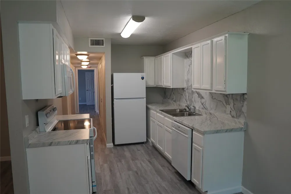 6754 Trail Lake Drive #B Fort Worth, TX 76133