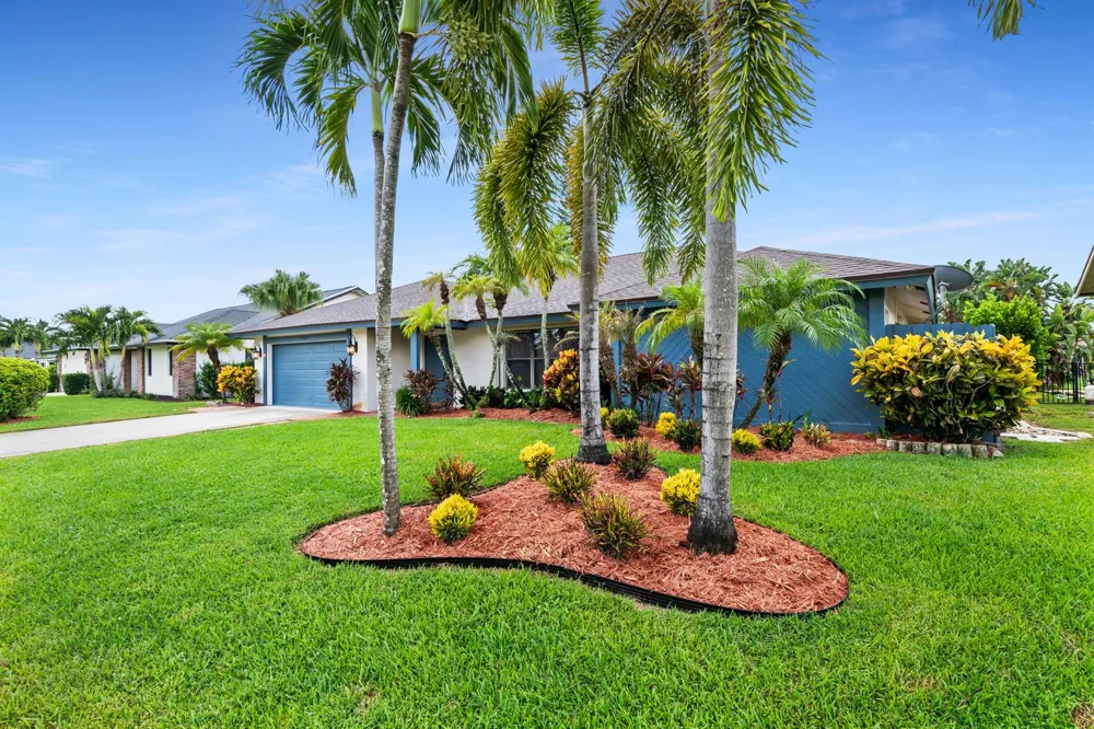 14358 BLACKBERRY DRIVE Wellington, FL 33414