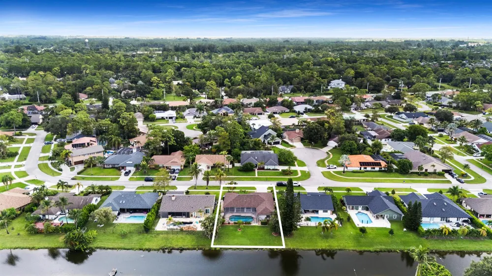 14358 BLACKBERRY DRIVE Wellington, FL 33414