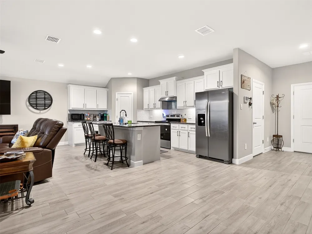 805 Alexandria Lane Joshua, TX 76058