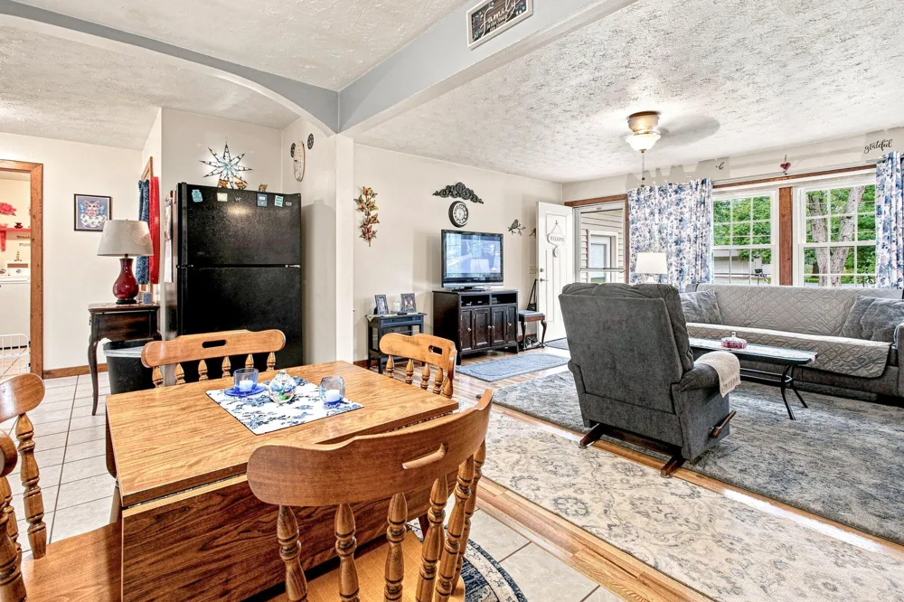 5609 Johnson Road Coloma, MI 49038