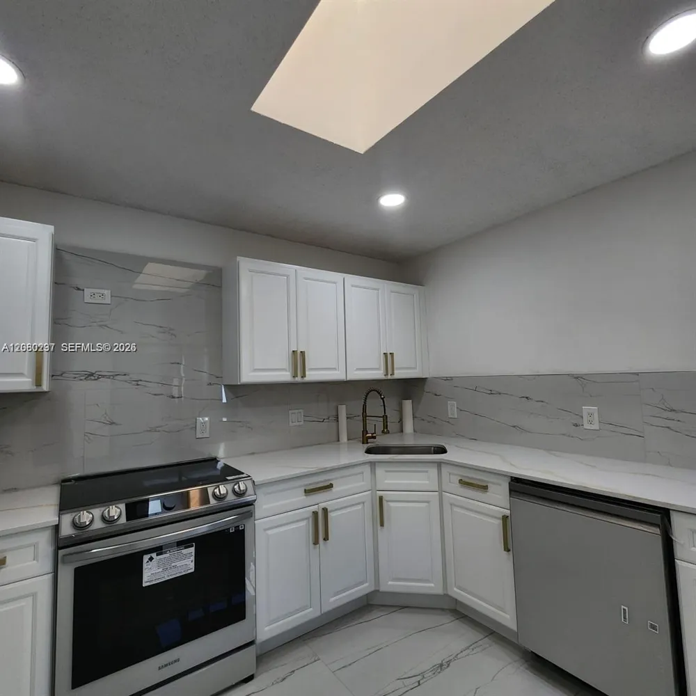 9088 SW 22nd St #E Boca Raton, FL 33428