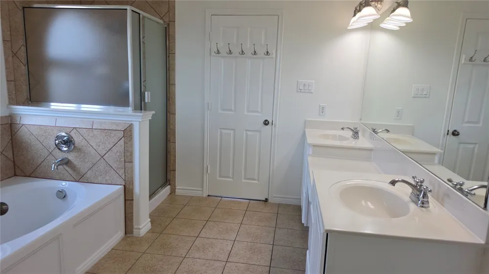 606 Port Royale Way Euless, TX 76039