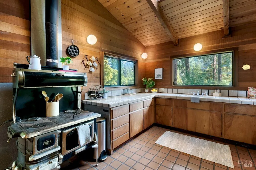 21684 Starrett Hill Drive Monte Rio, CA 95462