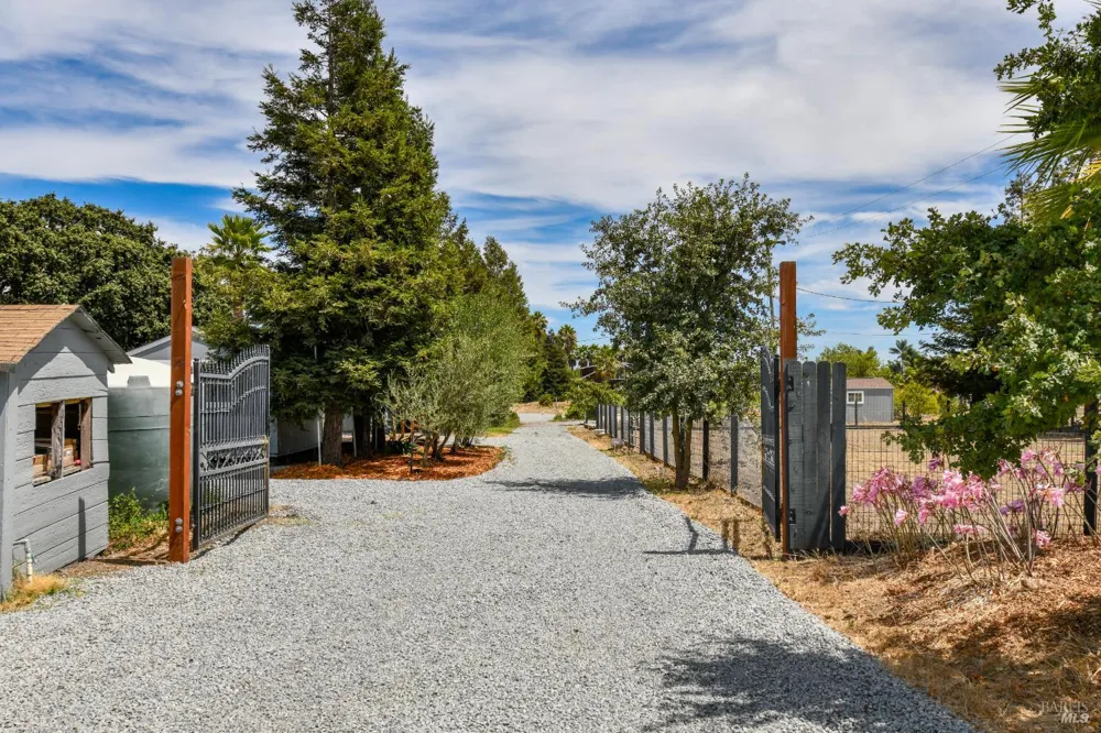 1311 E Bonness Road Sonoma, CA 95476